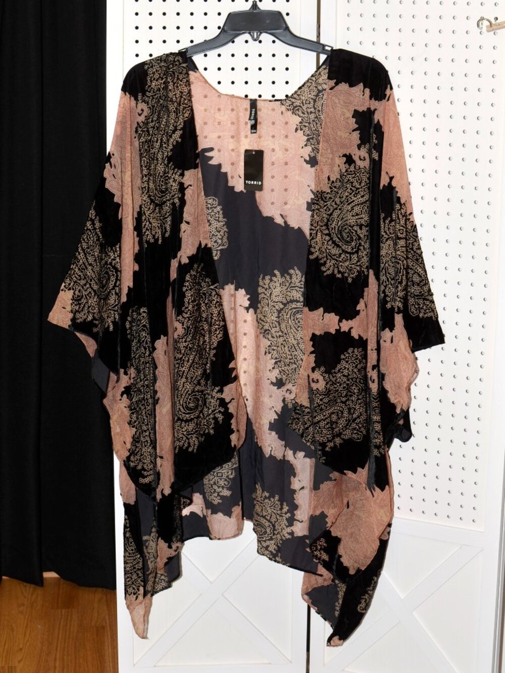 NWT Torrid Black Pink Velvet Burnout Paisley Kimono Ruana Open Front Cardigan